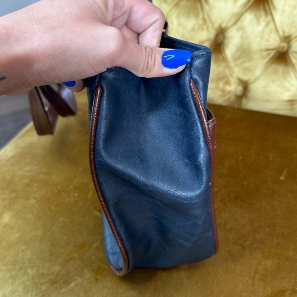 Kathie Lee Collection Authentic Vintage Leather Shoulder Bag/Purse with Pockets - Picture 10 of 14